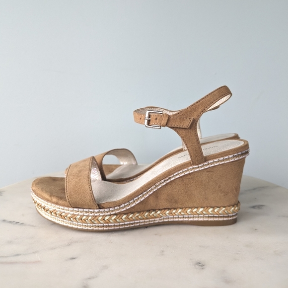Stuart Weitzman Girls Tan Swinger Stitch Ankle Wrap Wedge Sandals - Picture 8 of 11
